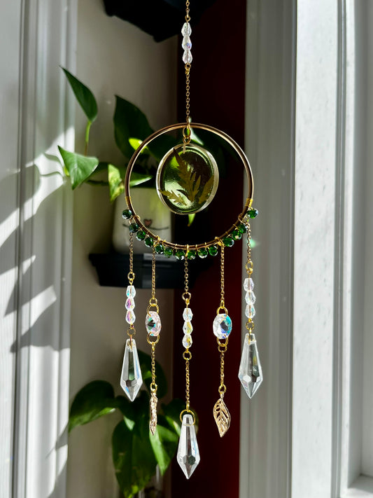 Suncatcher with pressed leaf