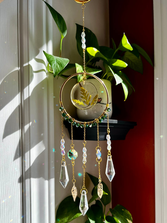 Suncatcher with pressed leaf